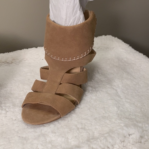 Nine West suede heel w/ankle strap - Picture 2 of 9